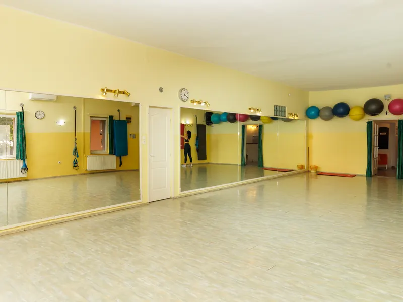 Tükrös terem tánchoz, tornához és csoportos órákhoz